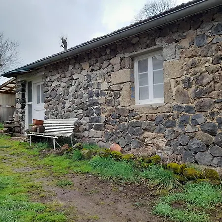 Maisonnette Pres Des Bois Fontannes Exterior foto
