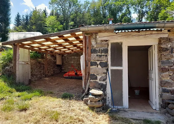Maisonnette Pres Des Bois